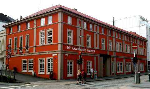Fasaden på Det Akademiske Kvarter sett fra Nygårdsgaten